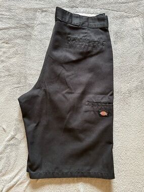 Dickies Black Cargo Shorts size 36
